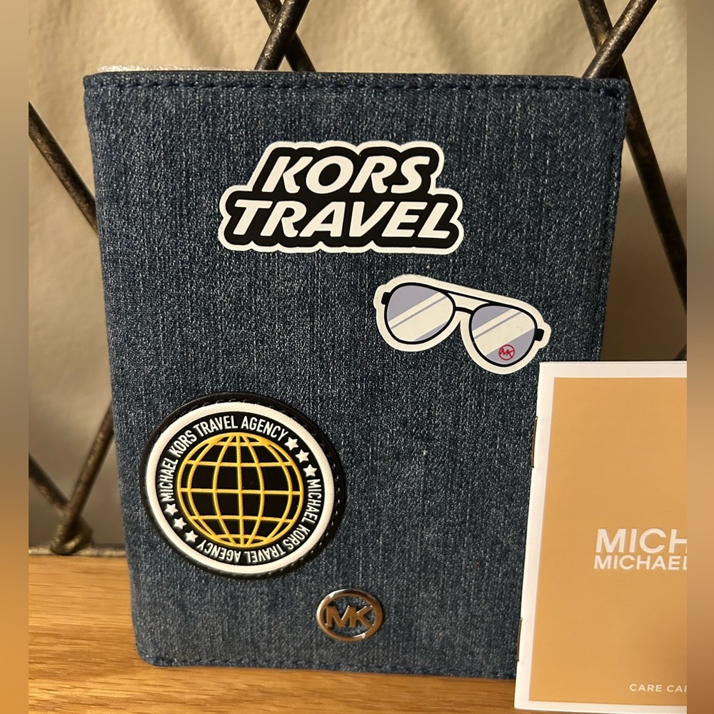 Michael Kors Jet Set Passport Wallet - Picture 5 of 5